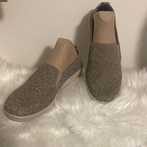 Skechers Slip on shoe Women's Madison Ave - Feline Wild Taupe Sneakers NEW Sz 7